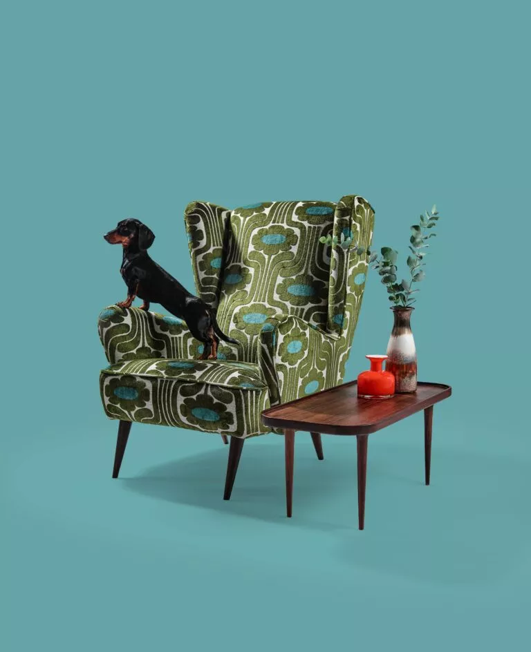 Alma Chair – in the authentic Climbing Daisy pattern